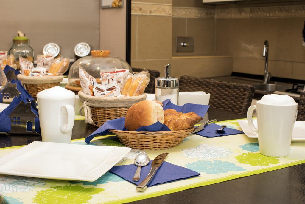Bed & Breakfast Armonie Romane ภายนอก รูปภาพ A breakfast buffet