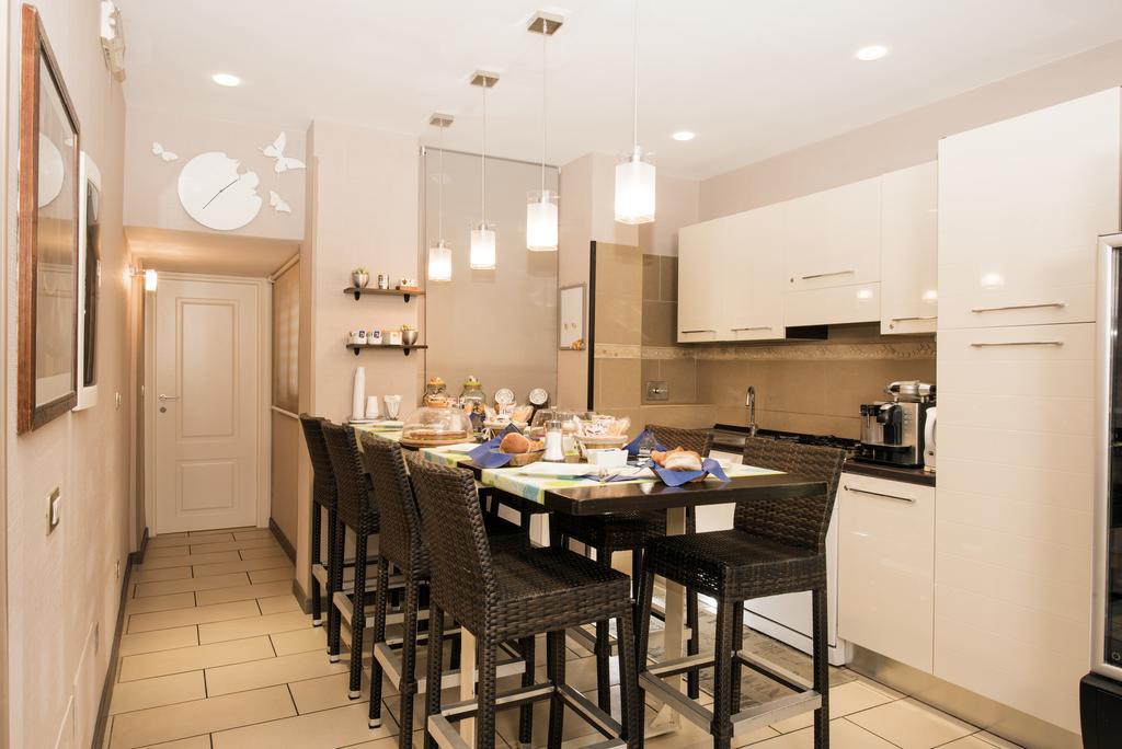 Bed & Breakfast Armonie Romane ภายนอก รูปภาพ A modern kitchen