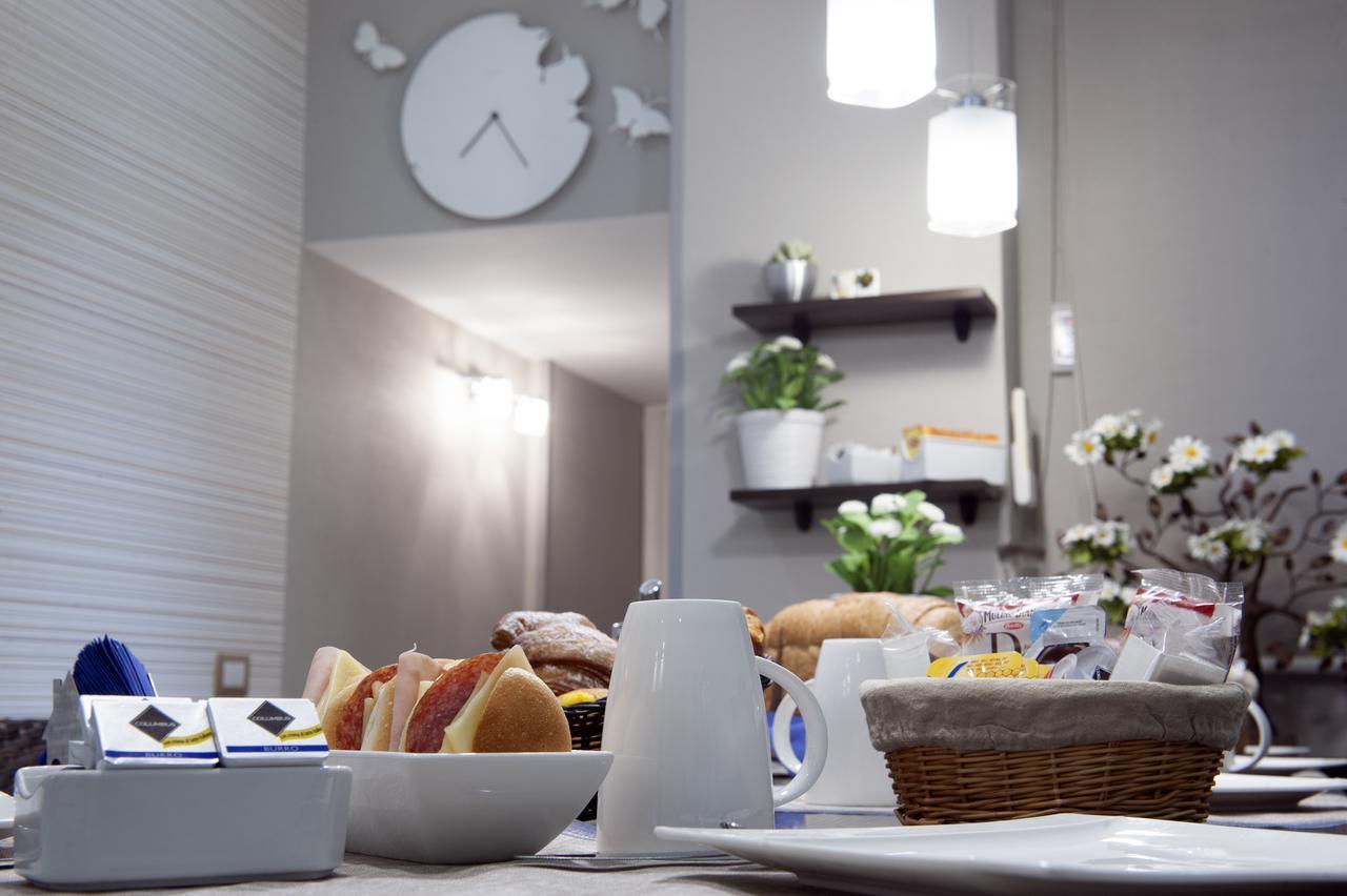 Bed & Breakfast Armonie Romane ภายนอก รูปภาพ A typical breakfast buffet